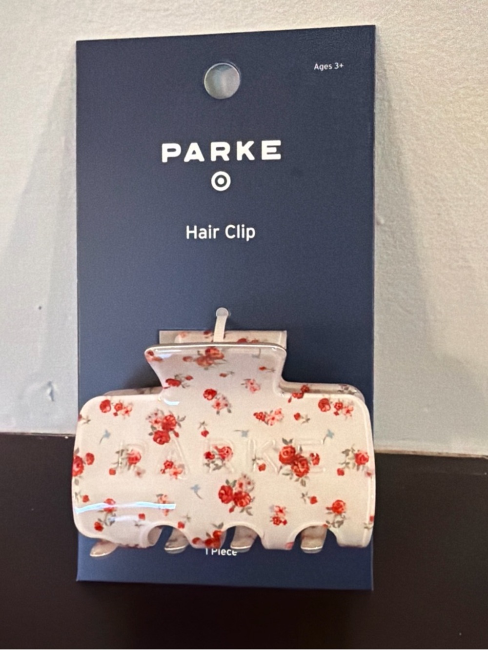 PARKE X TARGET CLAW CLIP - IN HAND
Cream Floral